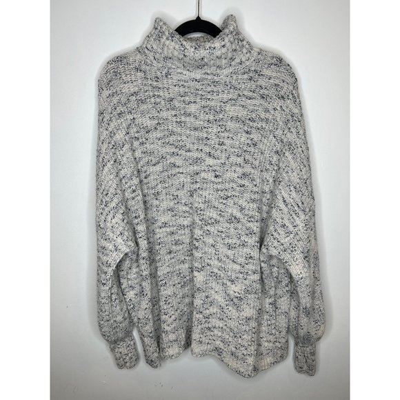 Aerie white and Grey sweater size large - Picture 1 of 4